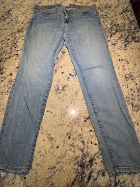 Current/Elliott Light Wash Straight Leg Jeans